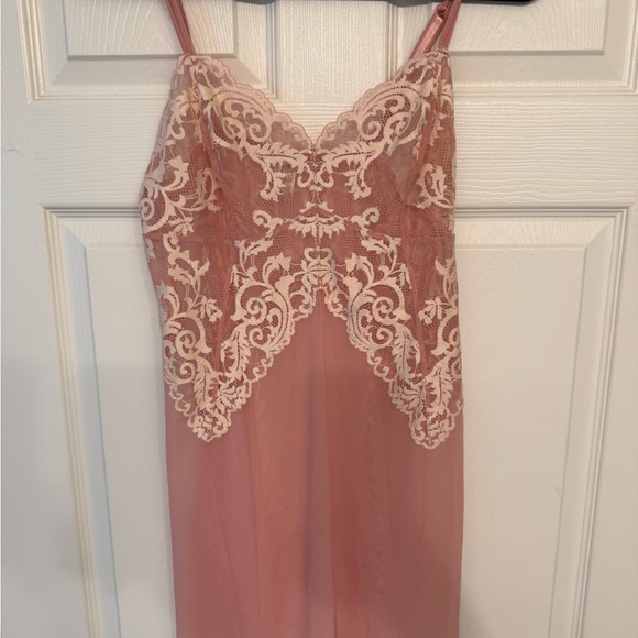 Wacoal Luxury Sleepwear Blush and Ivory Lace Chemise - Picture 2 of 6